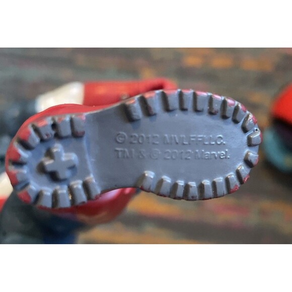 Marvel Avengers Captain America 10" Talking Electronic Action Figure - Picture 3 of 4